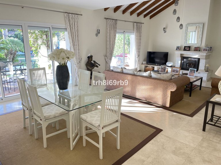 Villa for Sale in New Golden Mile, Malaga 3