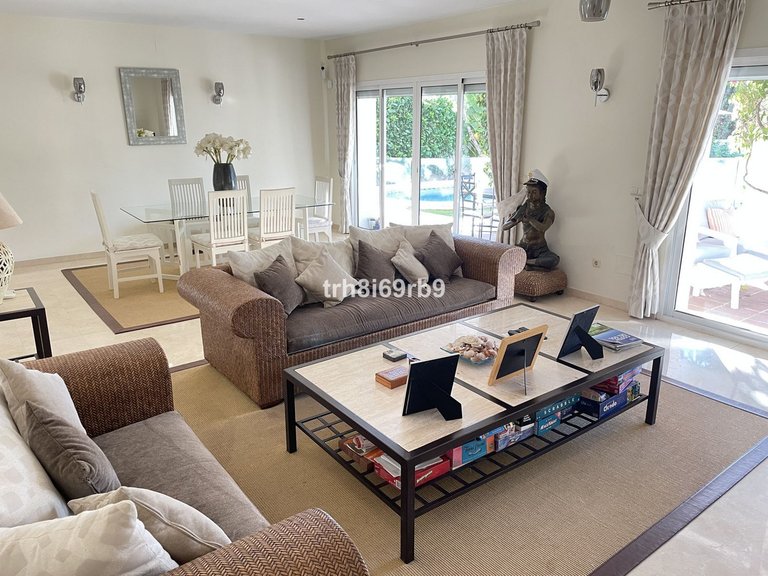 Villa for Sale in New Golden Mile, Malaga 4