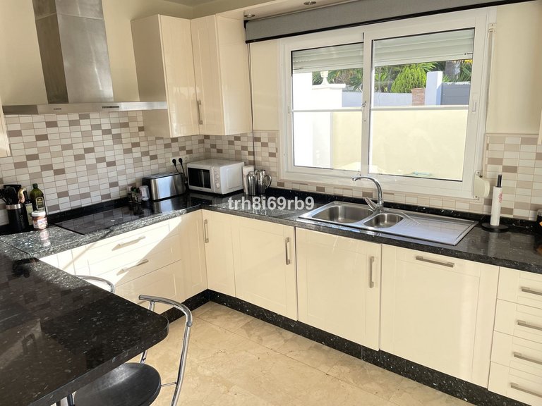 Villa for Sale in New Golden Mile, Malaga 5