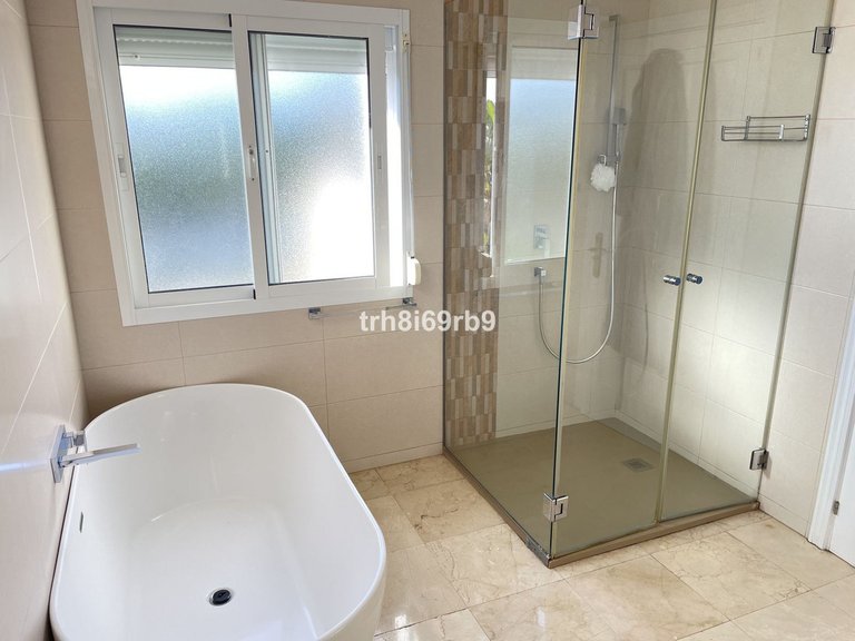 Villa for Sale in New Golden Mile, Malaga 9