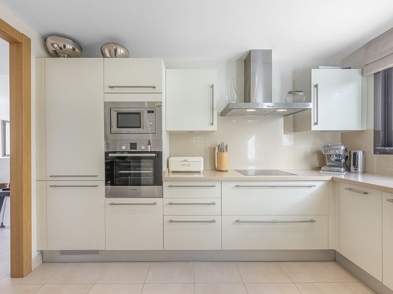 Apartment for Sale in Marbella, Malaga 12