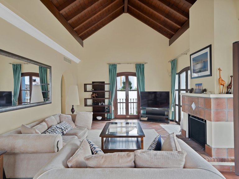 Villa for Sale in Benahavís, Malaga 10