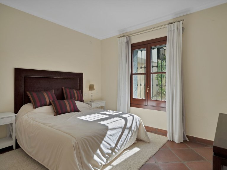 Villa for Sale in Benahavís, Malaga 11