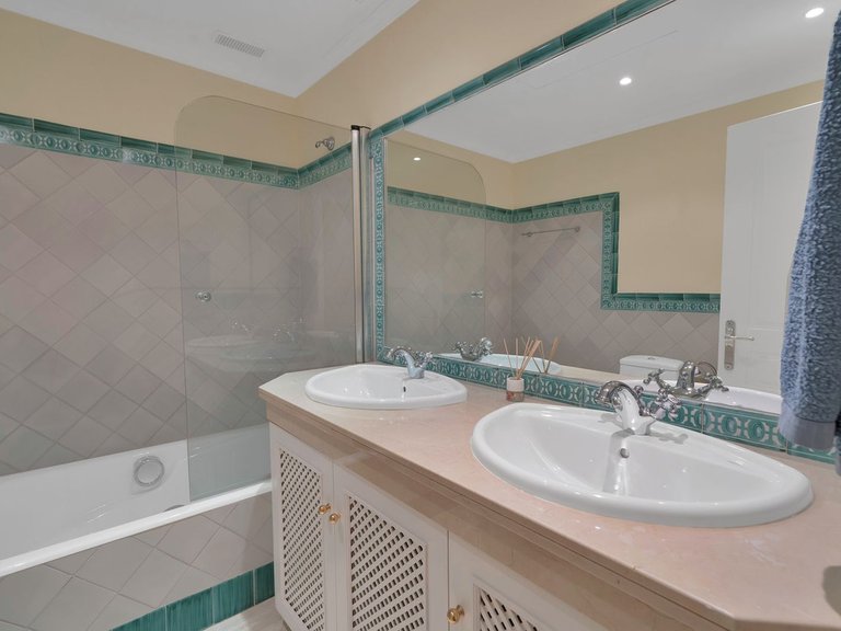Villa for Sale in Benahavís, Malaga 15