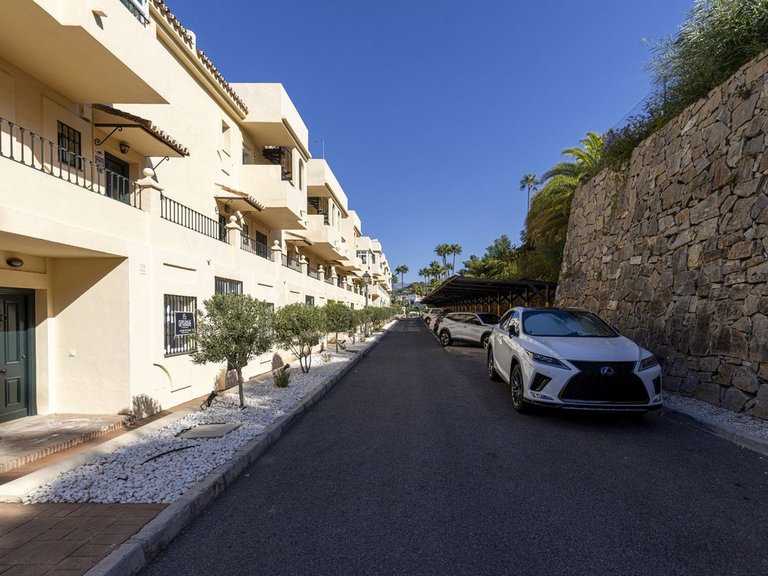 Apartment for Sale in La Quinta, Malaga 60