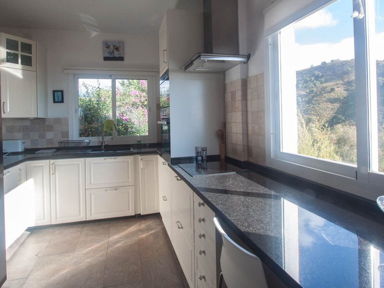 Villa for Sale in Estepona, Malaga 12