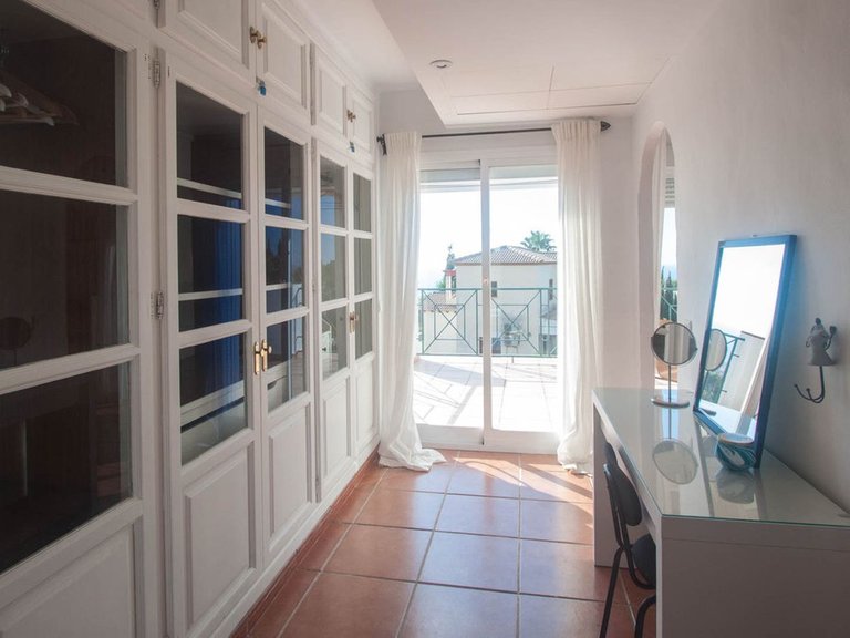 Villa for Sale in Estepona, Malaga 25