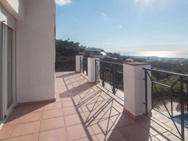 Villa for Sale in Estepona, Malaga 26