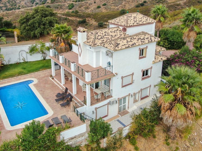 Villa for Sale in Estepona, Malaga 3