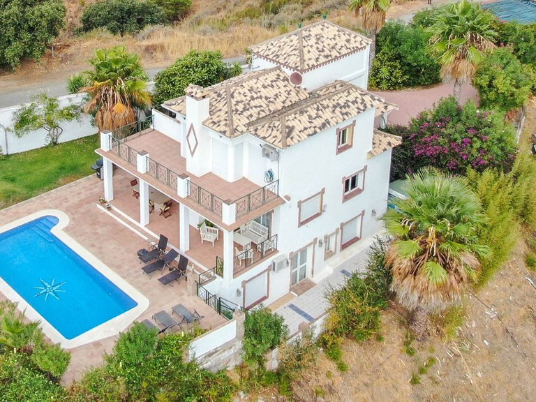 Villa for Sale in Estepona, Malaga 5