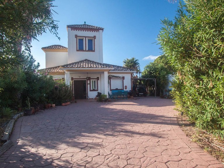 Villa for Sale in Estepona, Malaga 6
