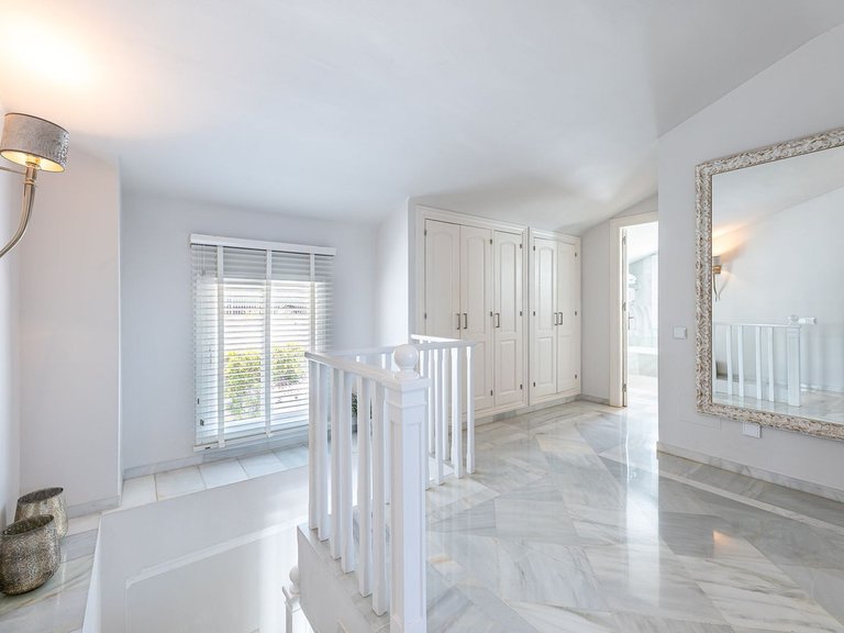 Town House for Sale in Costa del Sol, Nueva Andalucía, Malaga 12