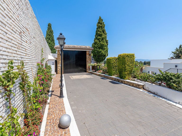 Town House for Sale in Costa del Sol, Nueva Andalucía, Malaga 19