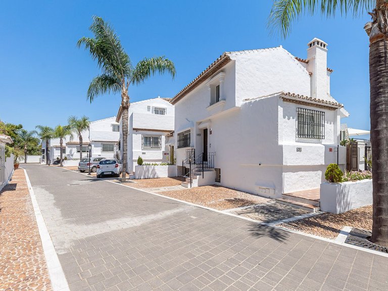 Town House for Sale in Costa del Sol, Nueva Andalucía, Malaga 20