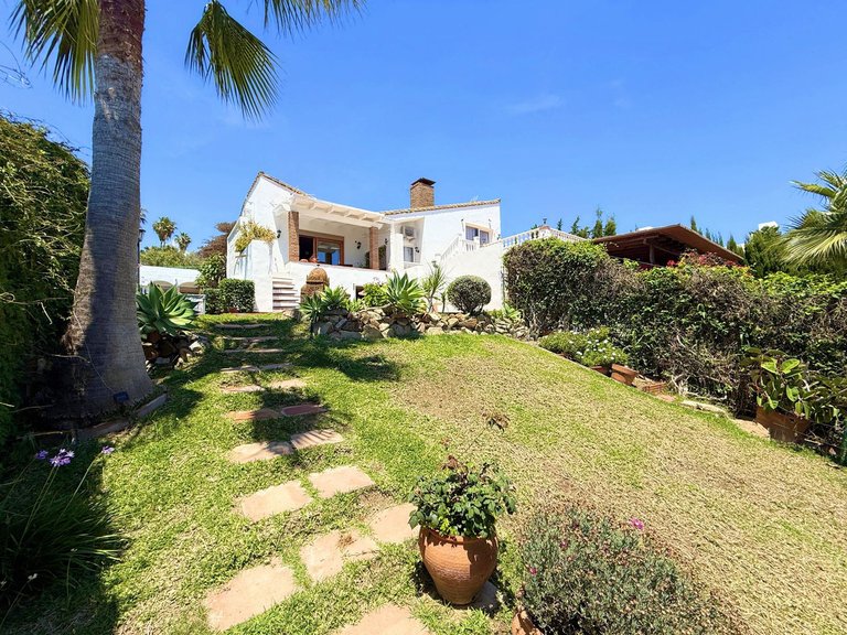 Villa for Sale in Estepona, Malaga 35