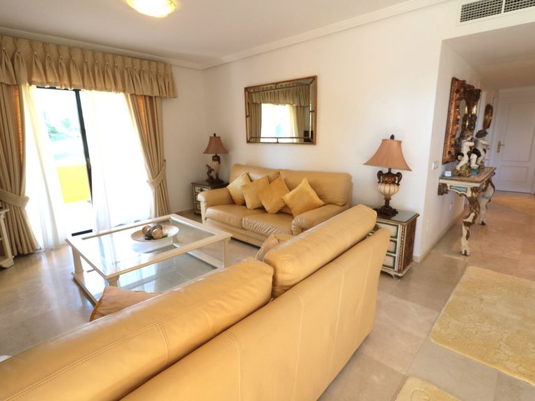 Apartment for Sale in New Golden Mile, Malaga 10