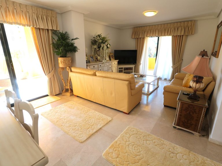 Apartment for Sale in New Golden Mile, Malaga 12