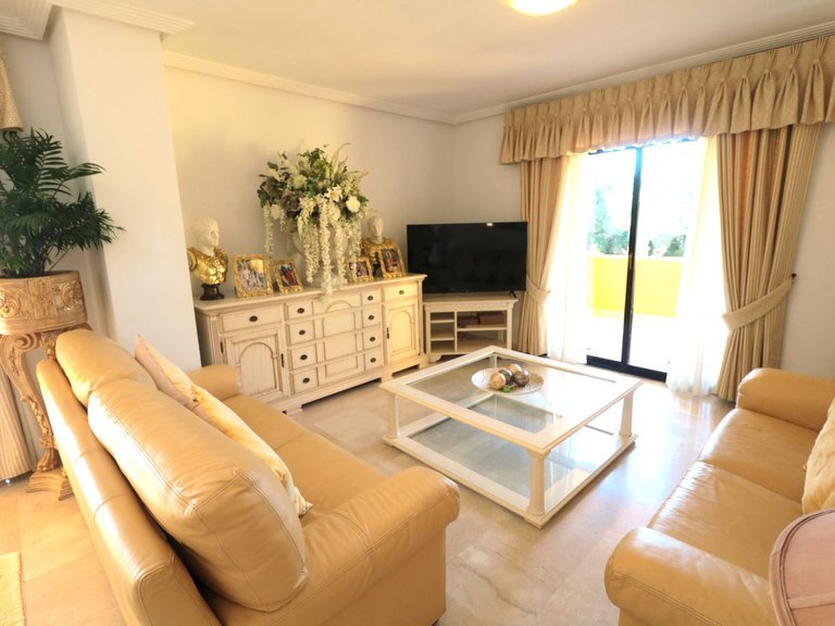 Apartment for Sale in New Golden Mile, Malaga 6