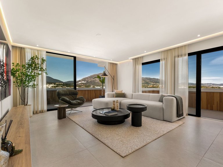 Apartment for Sale in Nueva Andalucía, Malaga 1
