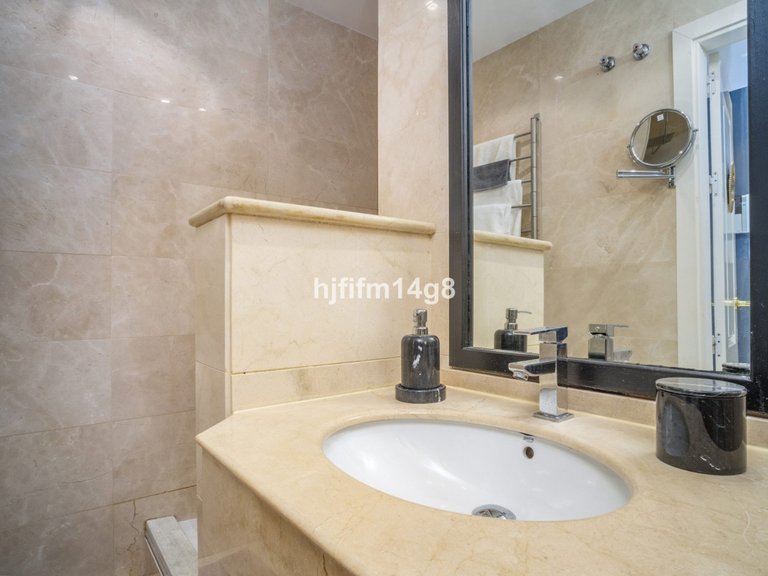 Apartment for Sale in San Pedro De Alcántara, Malaga 18