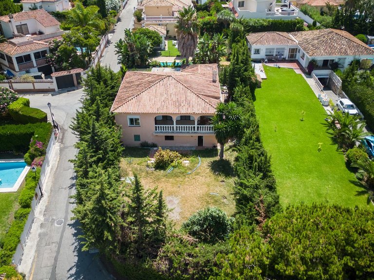 Apartment for Sale in Costa del Sol Rio Real Golf, Malaga 1