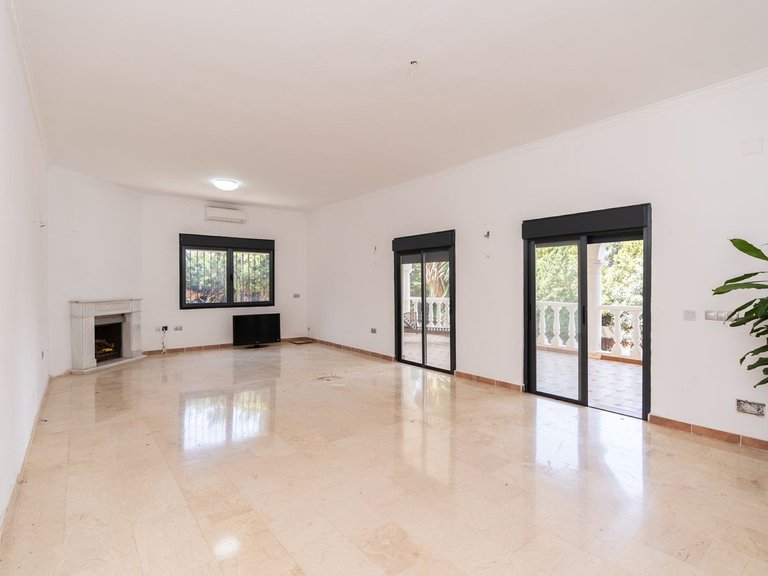 Villa for Sale in Costa del Sol Rio Real Golf, Malaga 5