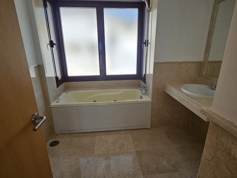 Villa for Sale in Doña Julia, Malaga 17