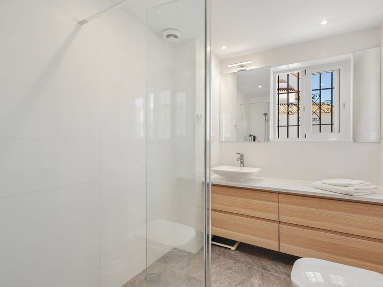 Apartment for Sale in Nueva Andalucía, Malaga 17