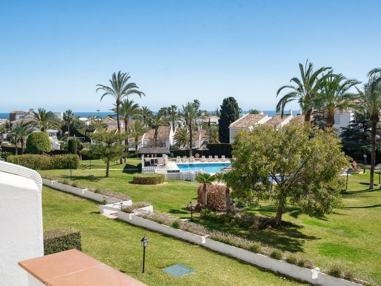 Apartment for Sale in Nueva Andalucía, Malaga 25