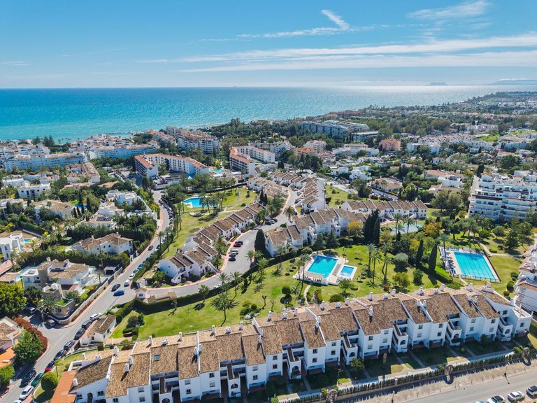 Apartment for Sale in Nueva Andalucía, Malaga 28