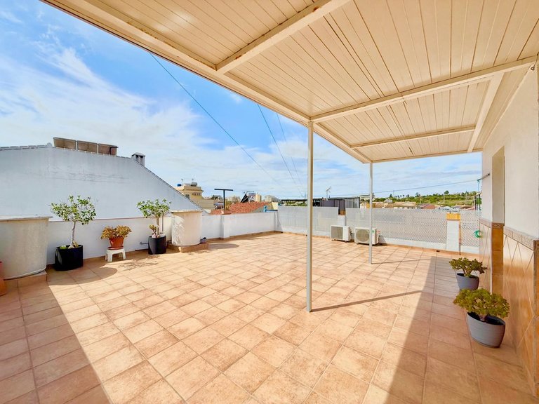 Villa for Sale in Los Pacos, Malaga 1