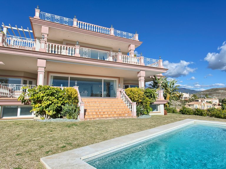 Villa for Sale in Benahavís, Malaga 1