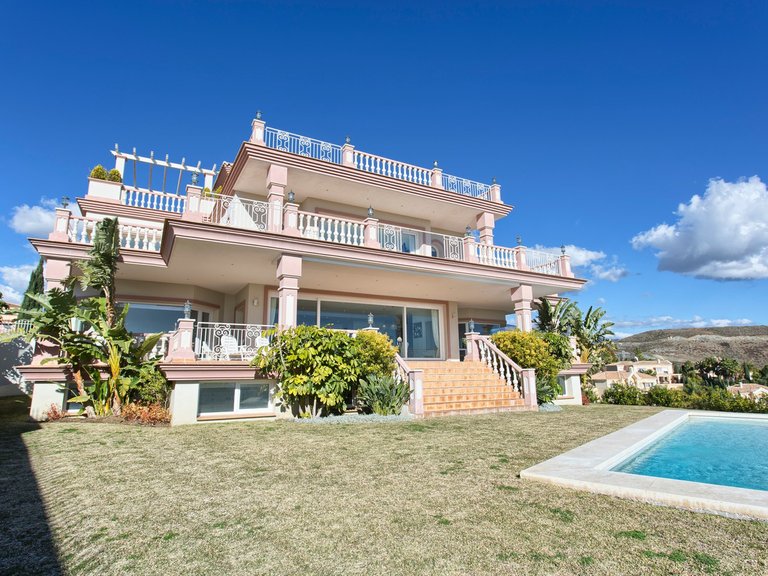 Villa for Sale in Benahavís, Malaga 2