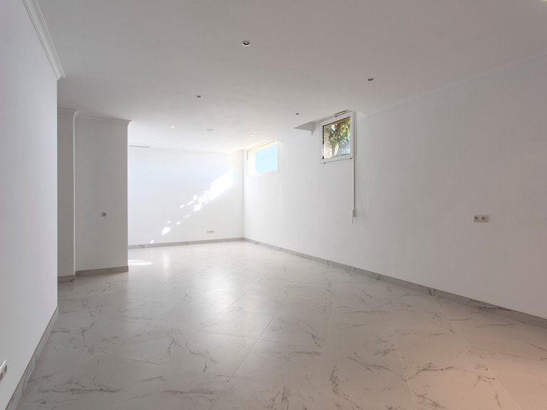 Villa for Sale in Benahavís, Malaga 38