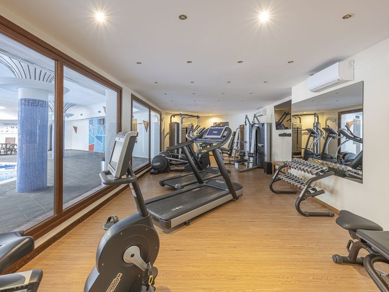 Apartment for Sale in New Golden Mile, Malaga 15