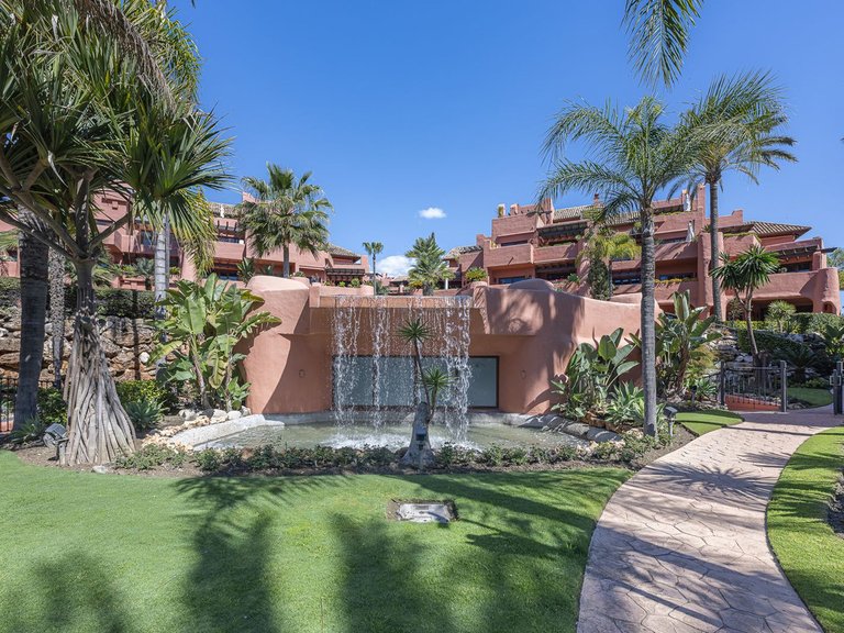 Apartment for Sale in New Golden Mile, Malaga 18