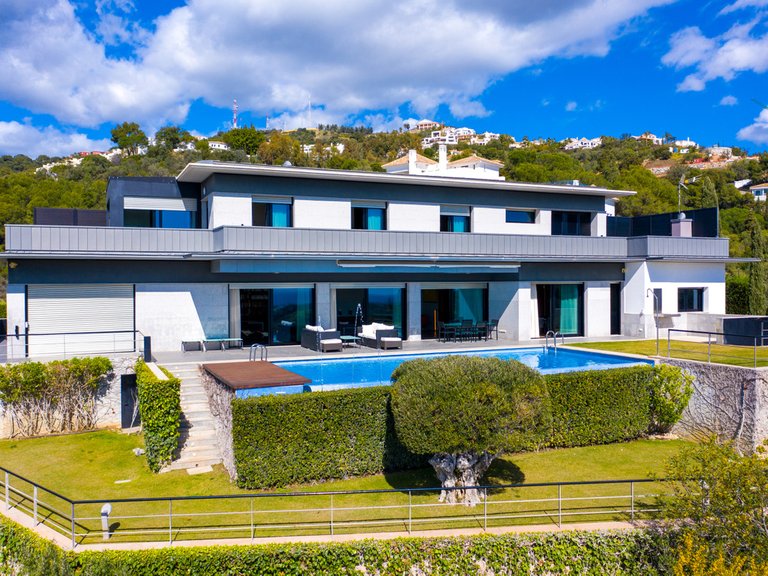 Villa for Sale in Altos De Los Monteros, Malaga 1