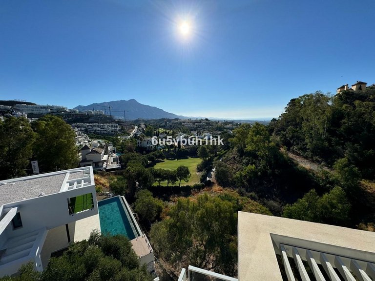 Apartment for Sale in La Quinta, Malaga 23