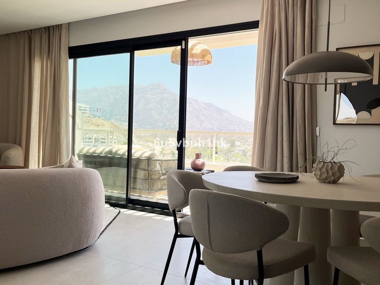 Apartment for Sale in La Quinta, Malaga 4
