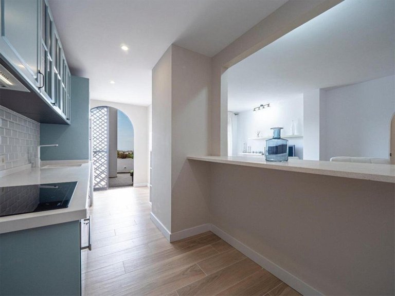 Apartment for Sale in The Golden Mile, Malaga 11