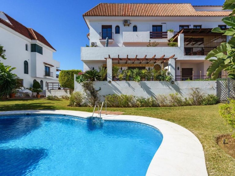 Apartment for Sale in The Golden Mile, Malaga 25