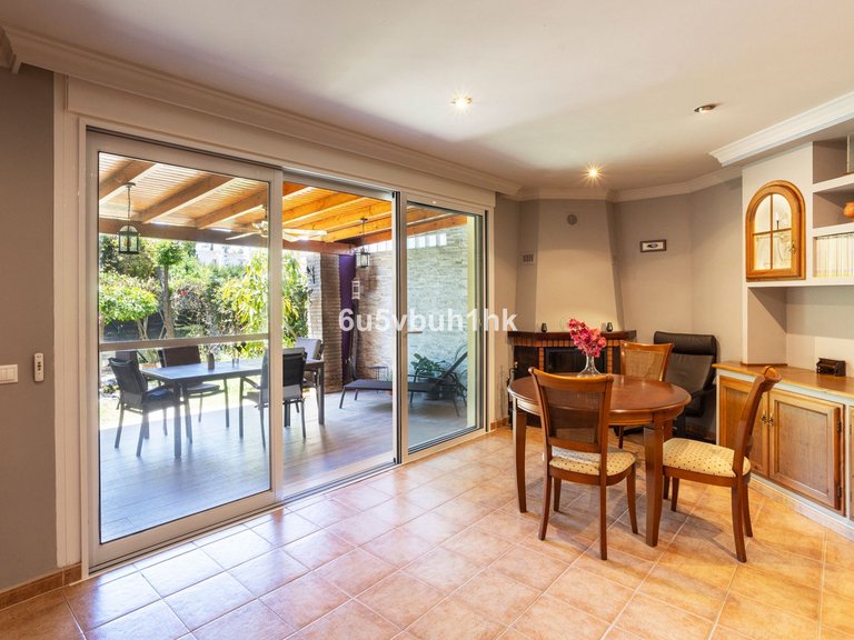 Villa for Sale in Sierrezuela, Malaga 1