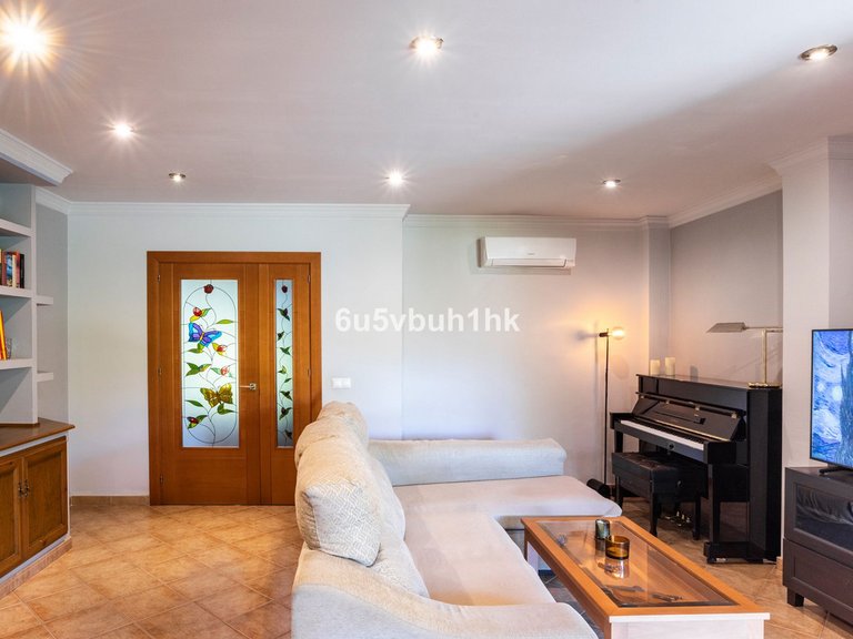 Villa for Sale in Sierrezuela, Malaga 10