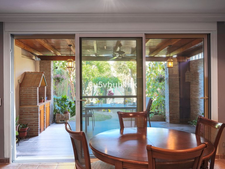 Villa for Sale in Sierrezuela, Malaga 12
