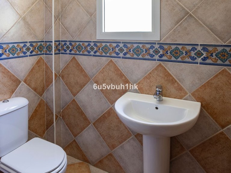 Villa for Sale in Sierrezuela, Malaga 16