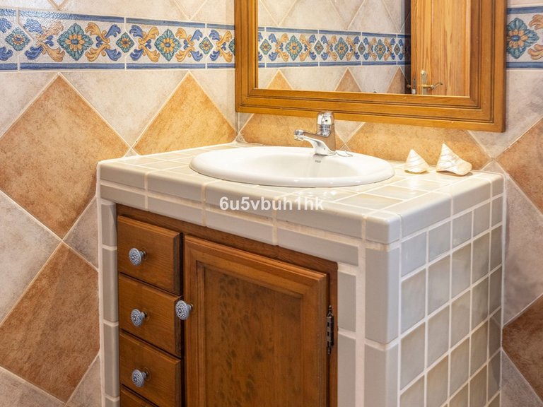 Villa for Sale in Sierrezuela, Malaga 21