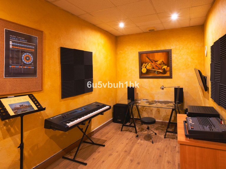 Villa for Sale in Sierrezuela, Malaga 31