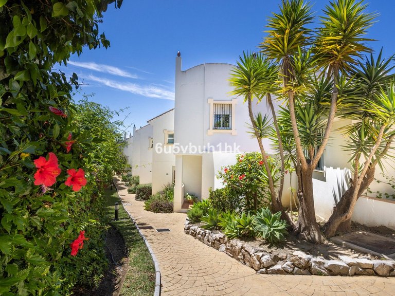 Villa for Sale in Sierrezuela, Malaga 36