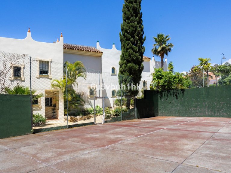 Villa for Sale in Sierrezuela, Malaga 37