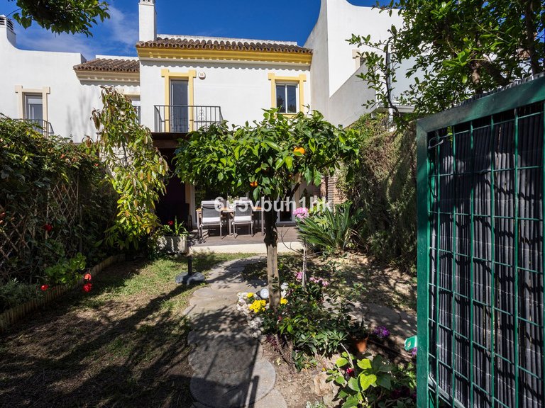 Villa for Sale in Sierrezuela, Malaga 38